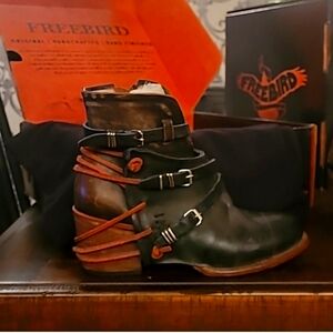 Freebird by Steven Black Multi Crue sz 8